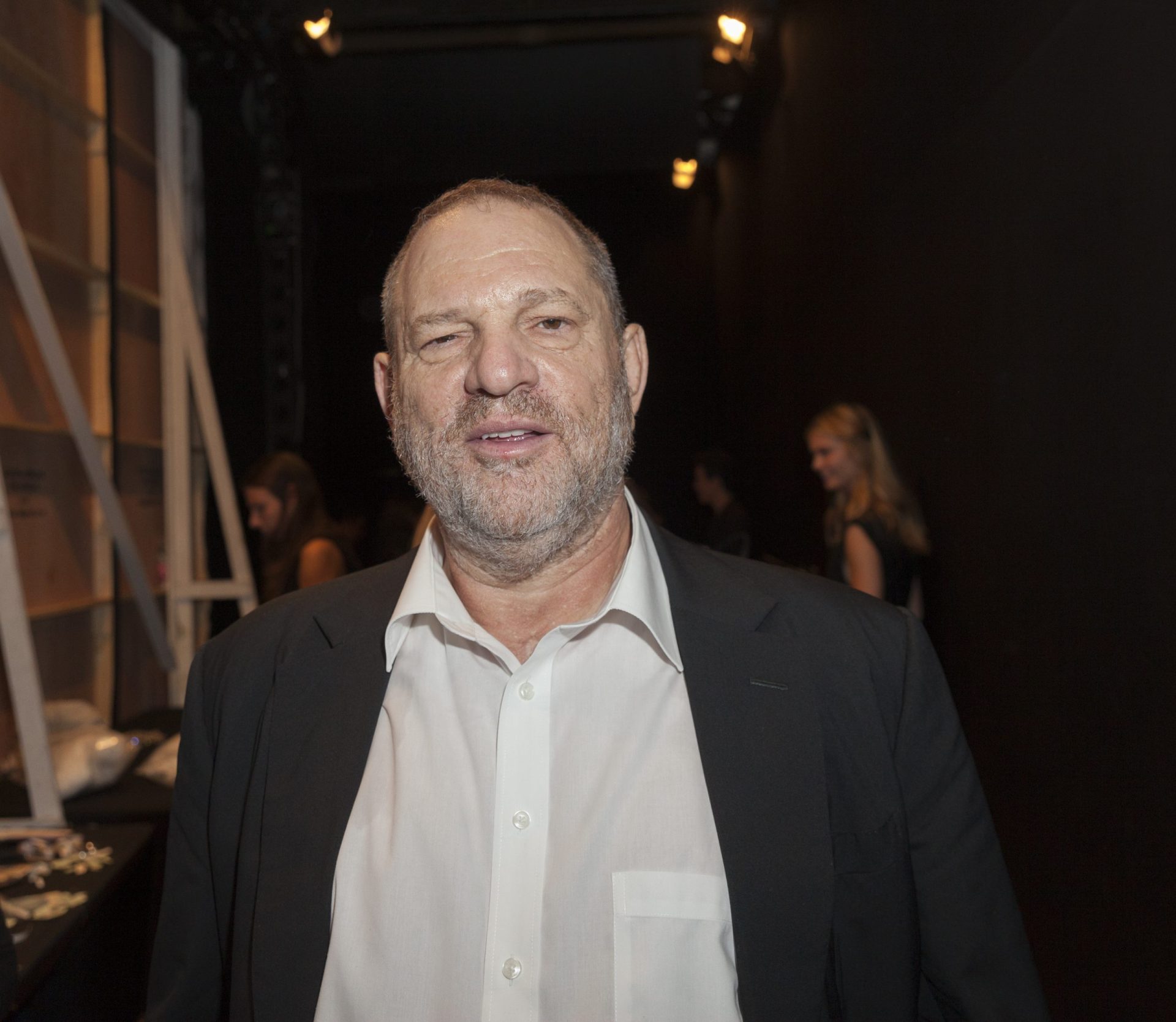 Harvey Weinstein insultado e agredido | VÍDEO