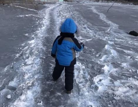 No Cazaquistão, a neve é preta | FOTOS