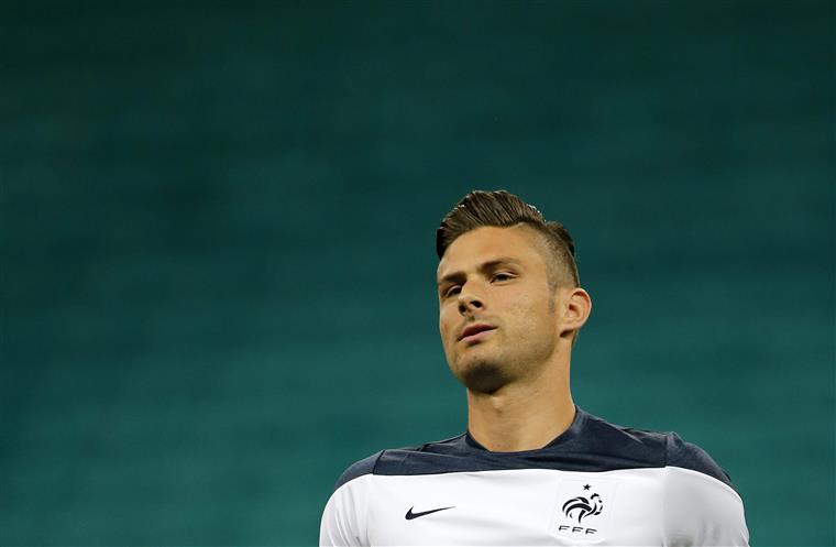 Giroud: “É impossível alguém se assumir como homossexual no futebol”