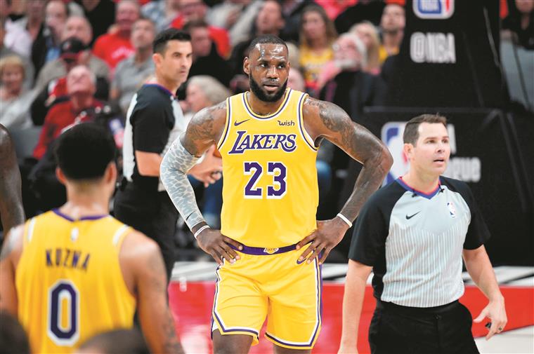 NBA. Lakers levam &#8220;pisão&#8221; em Denver, LeBron muito apagado