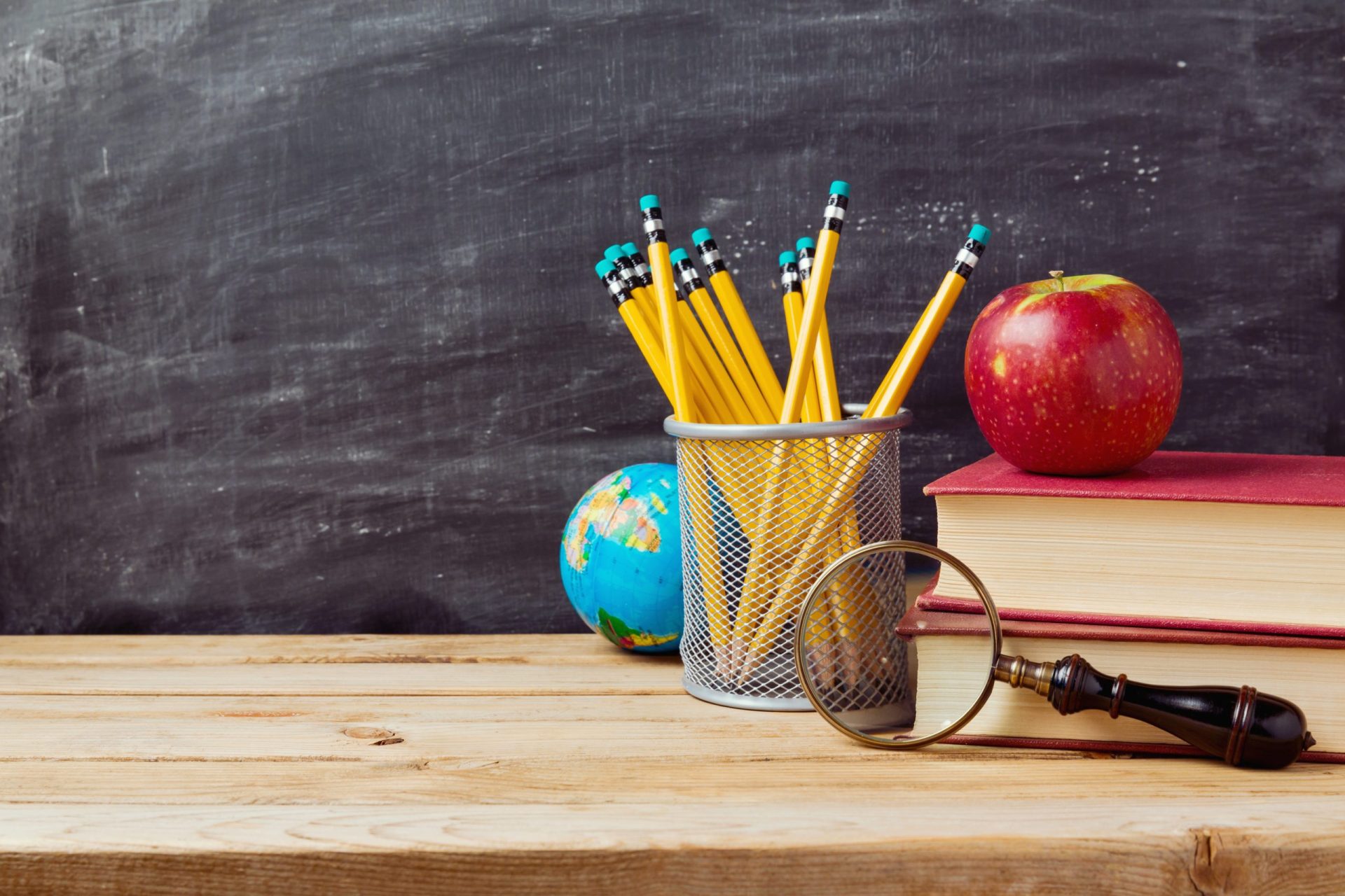 Iémen. Professor transforma a sua casa numa escola