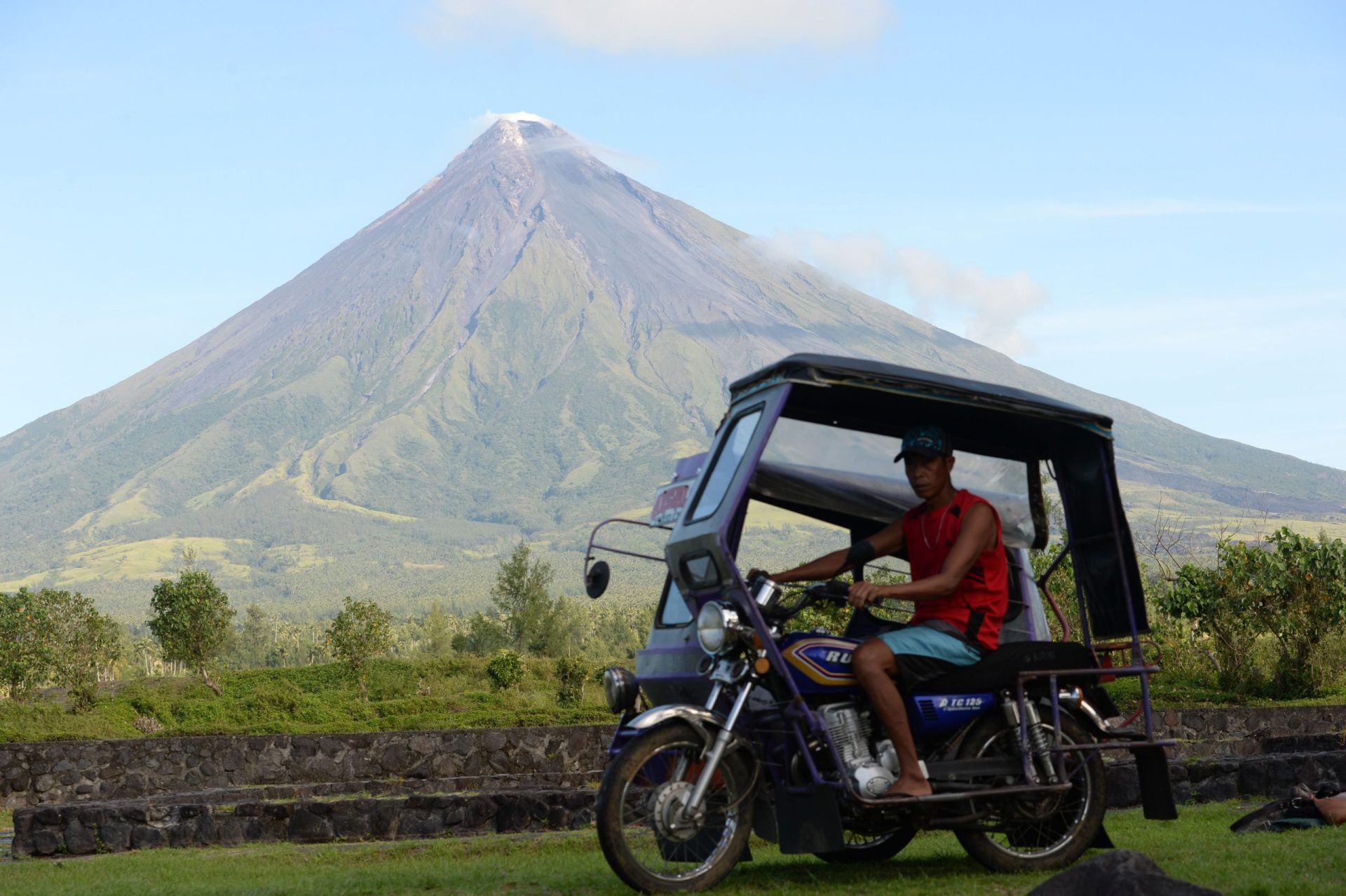 Filipinas. Erupção de vulcão obriga à retirada de mais de 9 mil pessoas