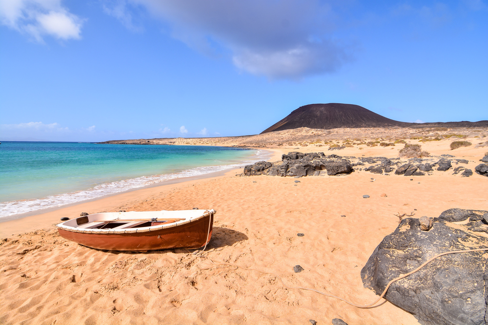 Lanzarote. Barco dá à costa com seis mortos