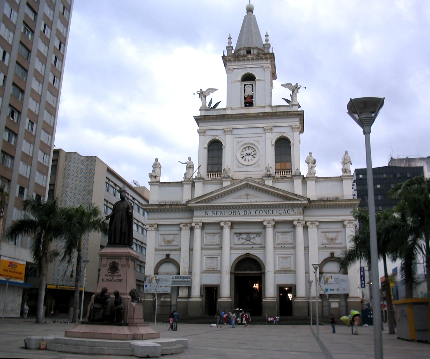 Cinco mortos em ataque a tiro na catedral de Campinas