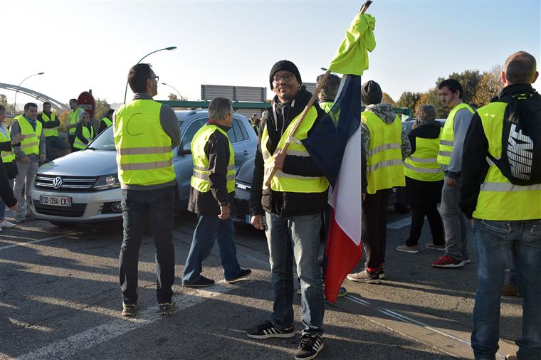 Coletes Amarelos. Mais de 150 pessoas detidas e cinco feridos na manifestação