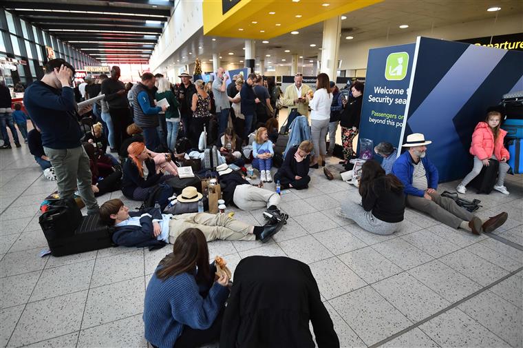 Drones em Gatwick afetaram cerca de 1.000 voos e mais de 140 mil passageiros