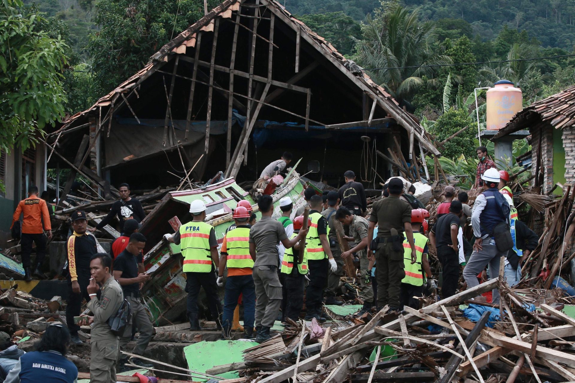 Indonésia. Tsunami apanhou tudo e todos de surpresa