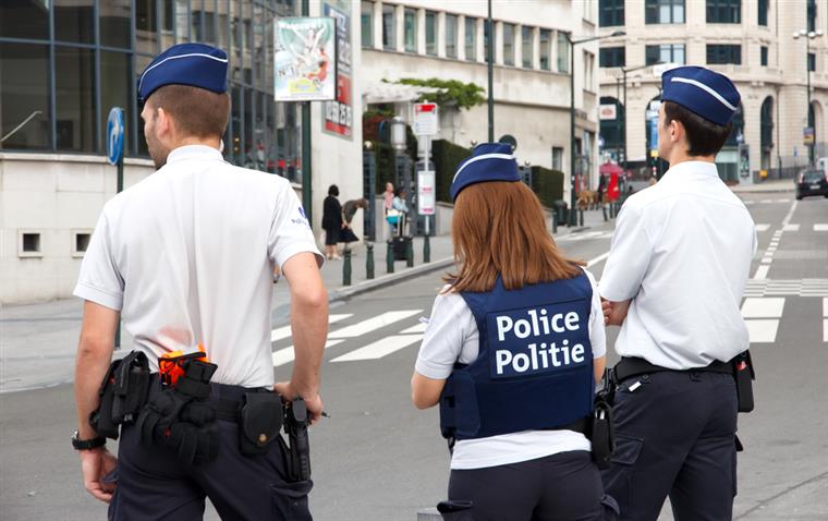 Homem abre fogo em Bruxelas