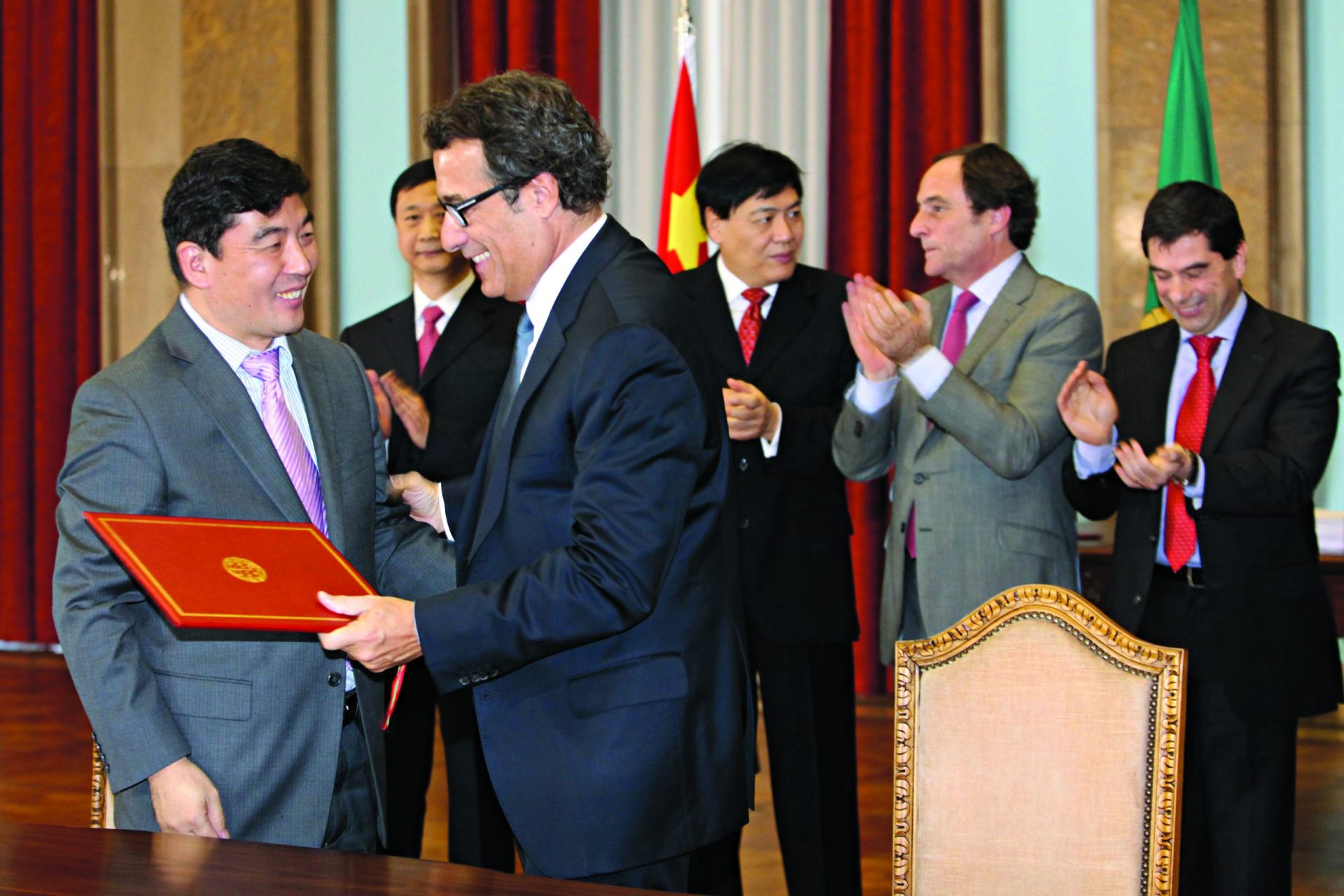 Negócios. Chineses são dos maiores investidores externos em Portugal