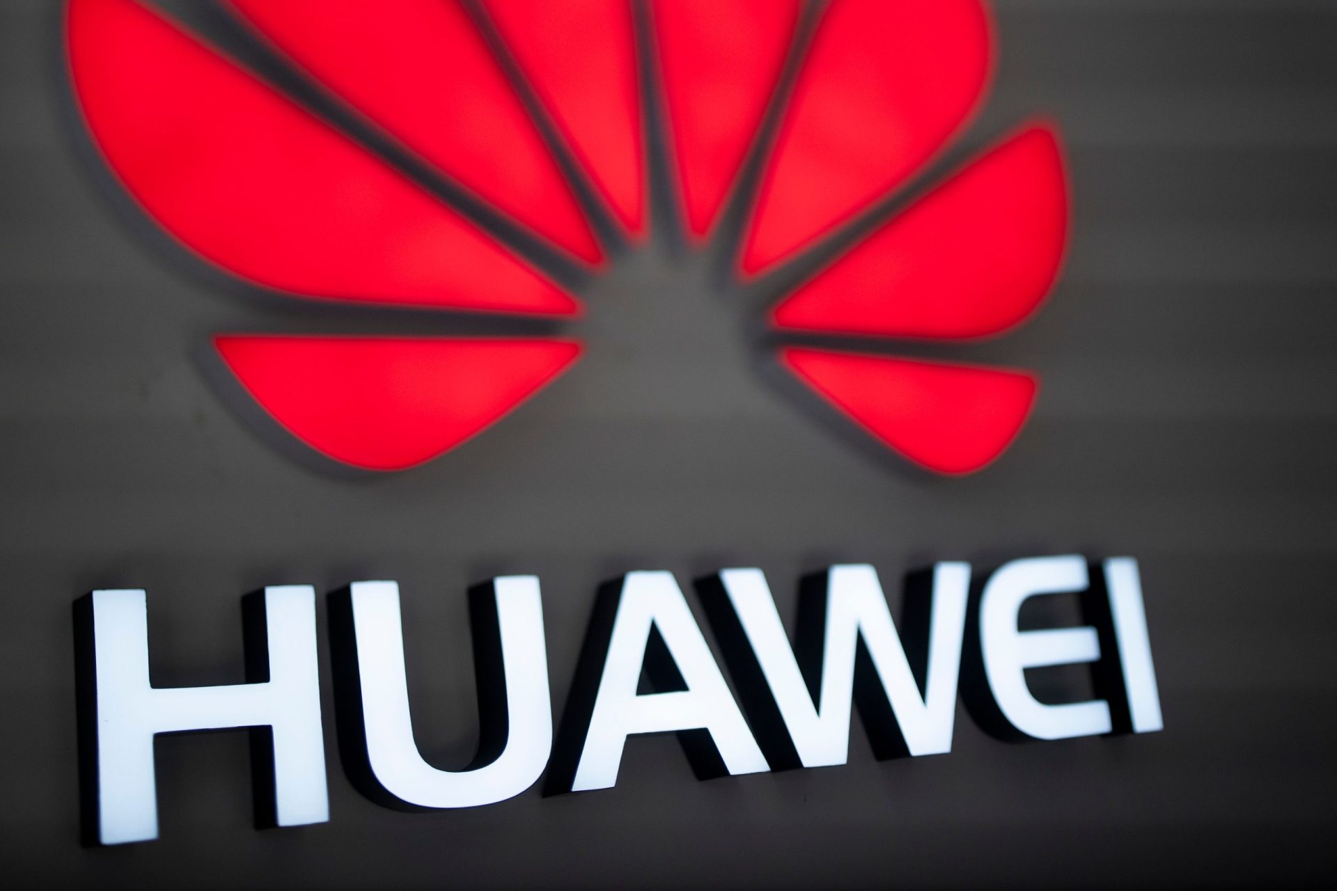 Reuniões com Huawei suspensas pela Comissão Europeia