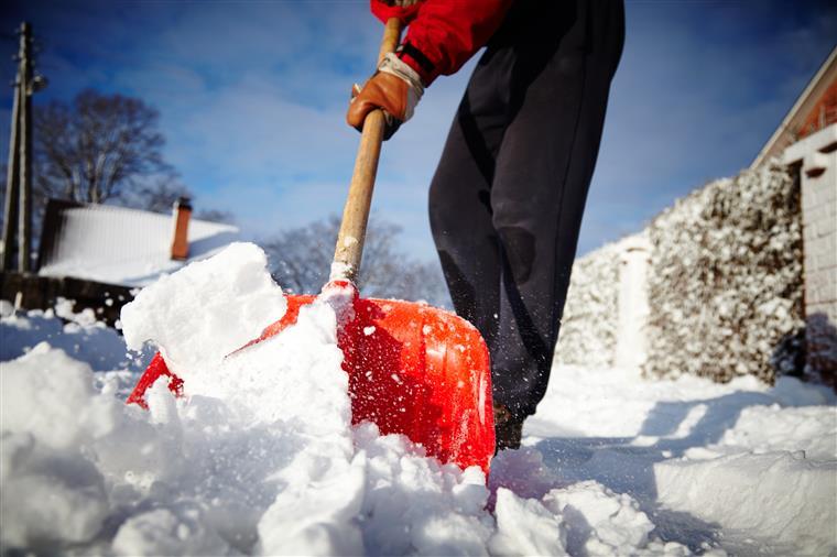 Estradas na Serra da Estrela cortadas por causa da neve