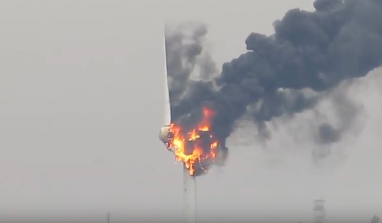 Torre eólica incendeia-se na Pampilhosa da Serra | VÍDEO