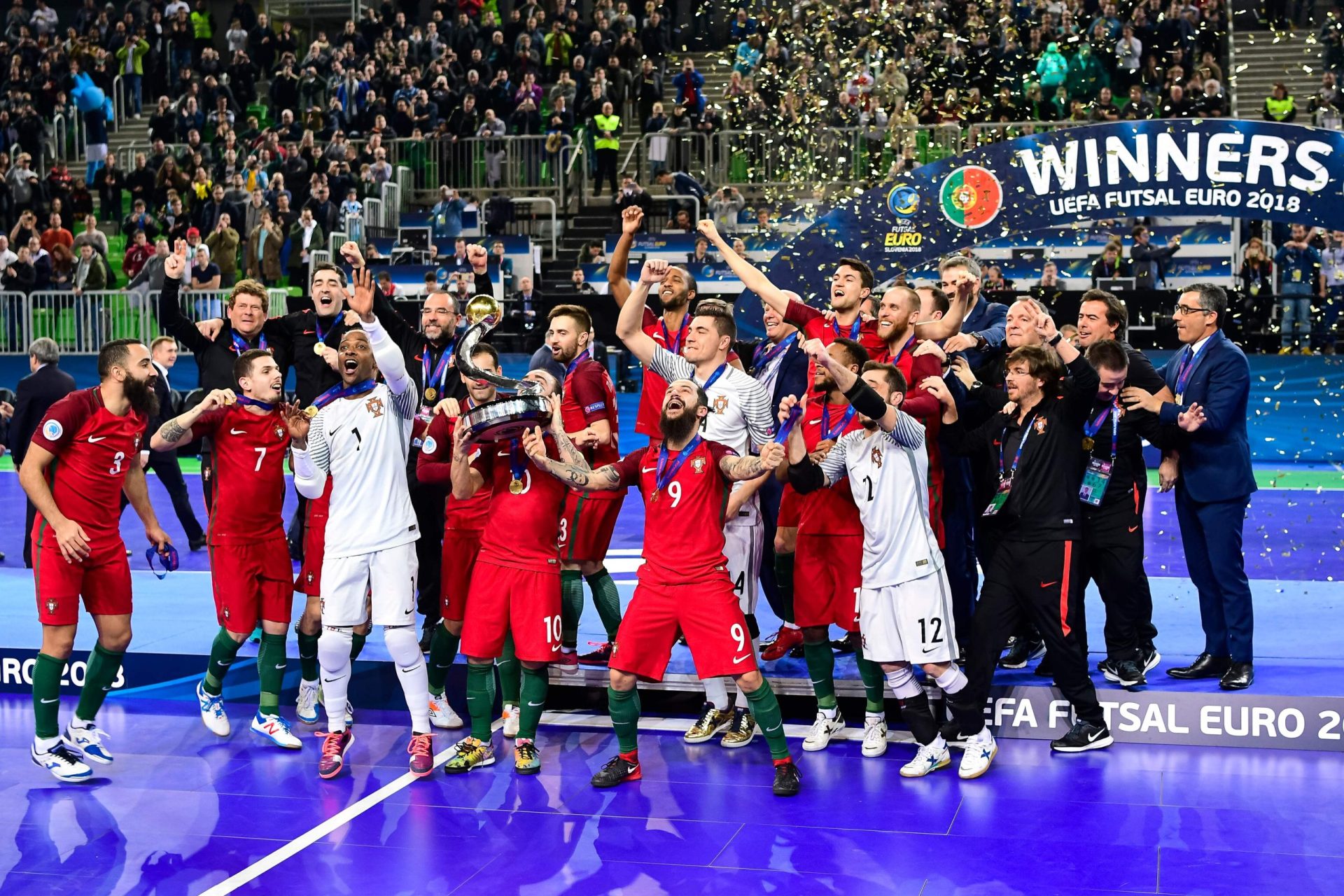 Portugal é campeão europeu de futsal. Veja as melhores imagens da festa