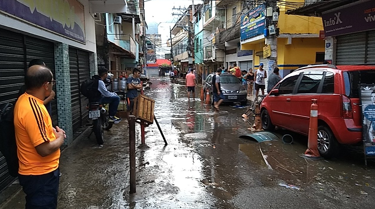 Tempestade provoca pelo menos três mortos no Rio de Janeiro