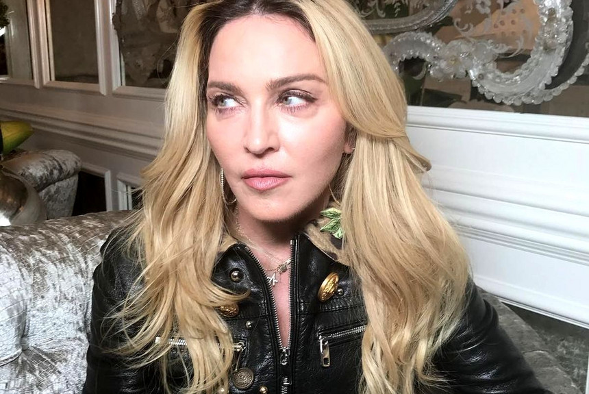 Madonna cavalga na planície alentejana