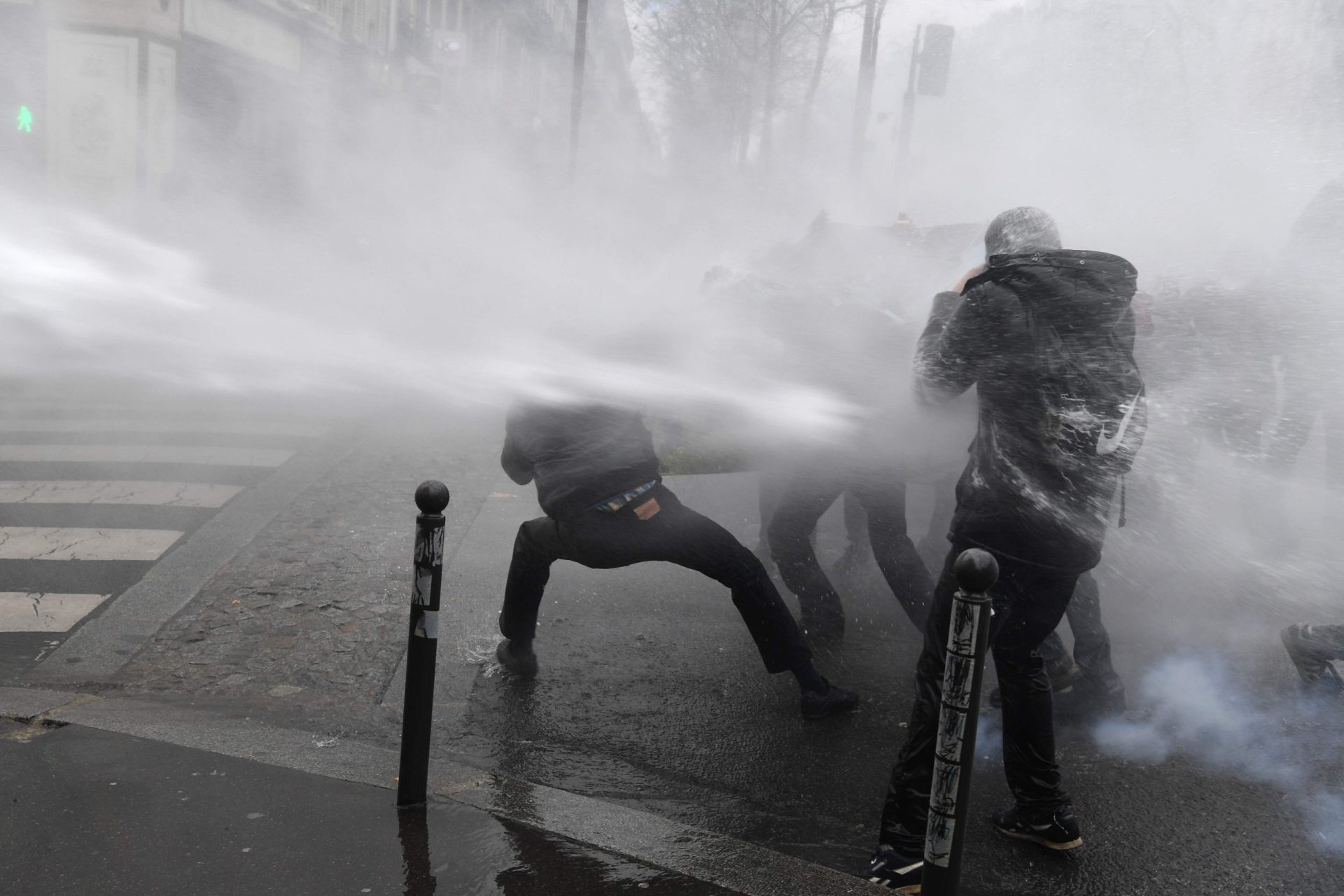 França. Protesto contra Macron acabam em confrontos | FOTOGALERIA