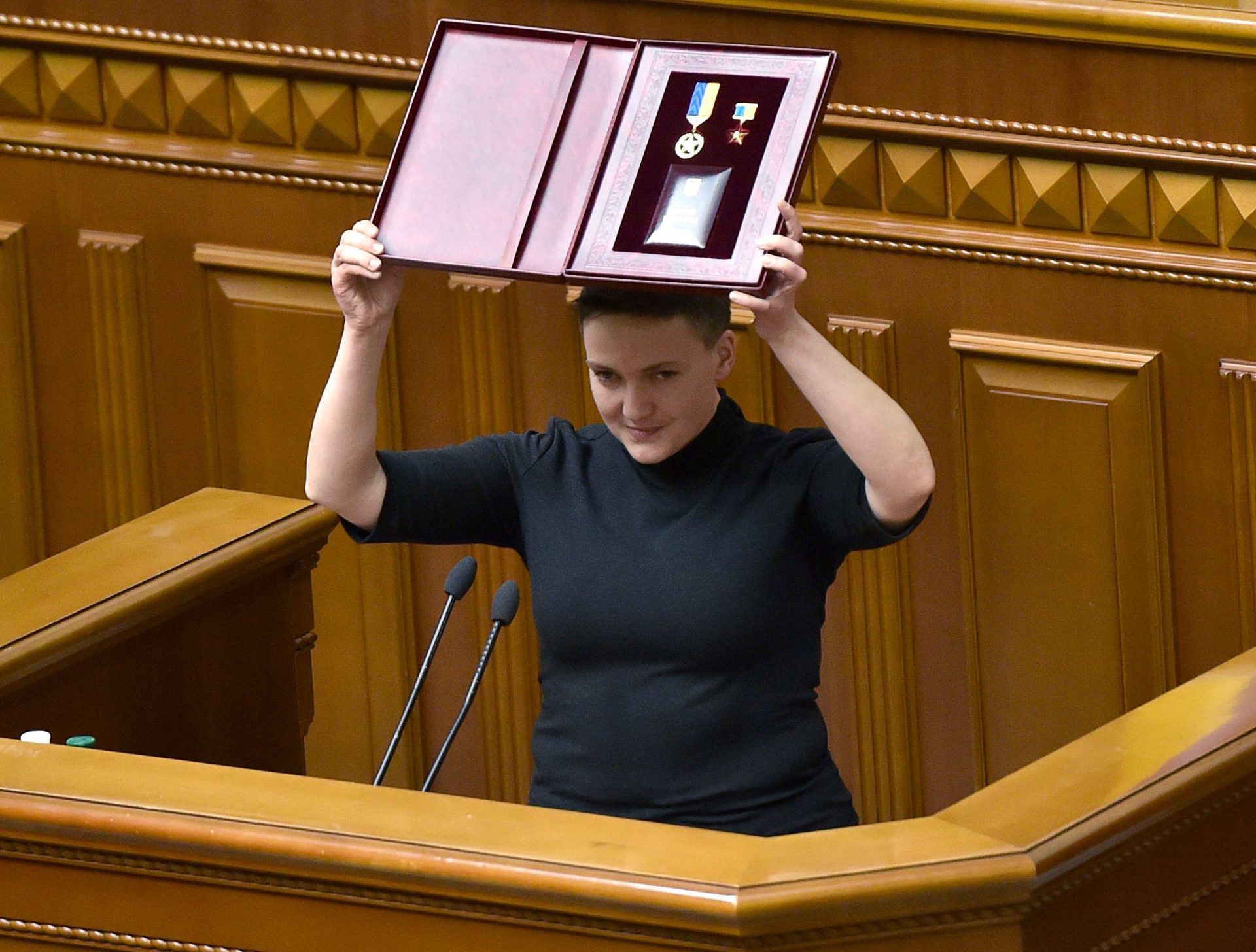 Ucrânia. Savchenko, a heroína da revolução, é detida por tentativa de golpe