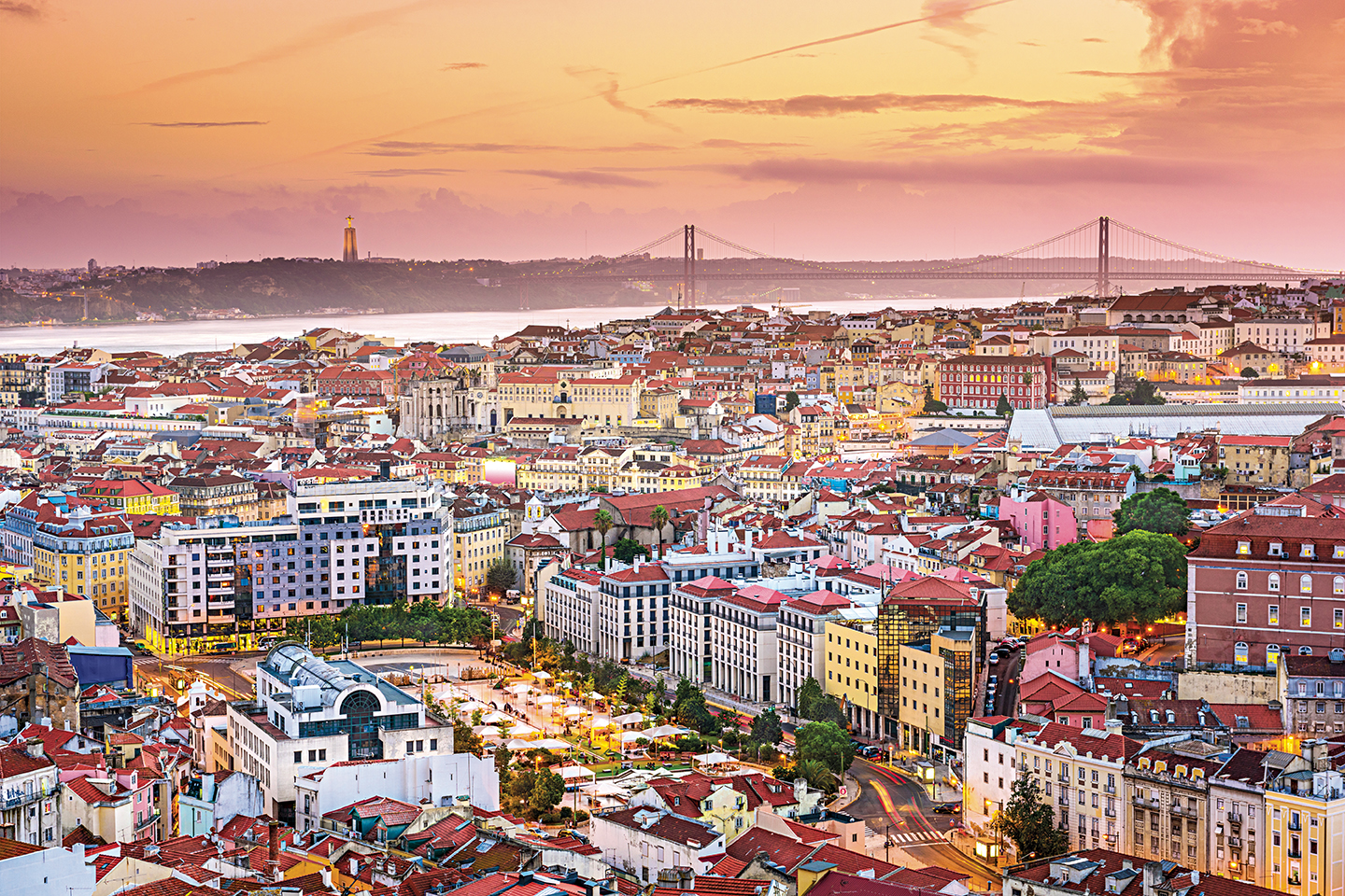 Casas. Viver à grande e à estrangeira em Portugal