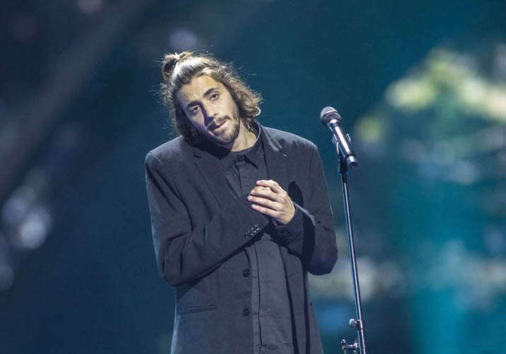 Salvador Sobral marca reencontro com os palcos