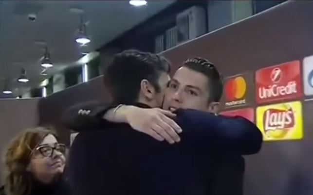 Cristiano Ronaldo fez questão de ir abraçar Buffon | VÍDEO