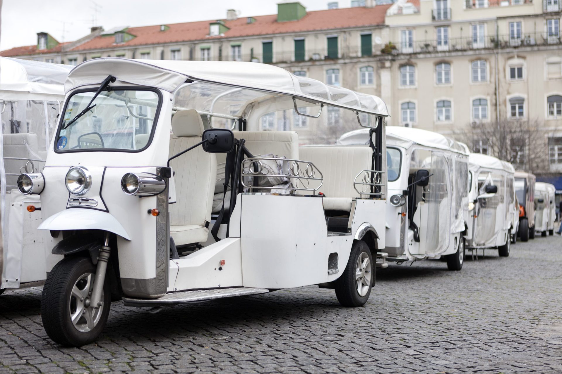 Tuk tuks. As vidas ignoradas ao volante dos tuk tuks