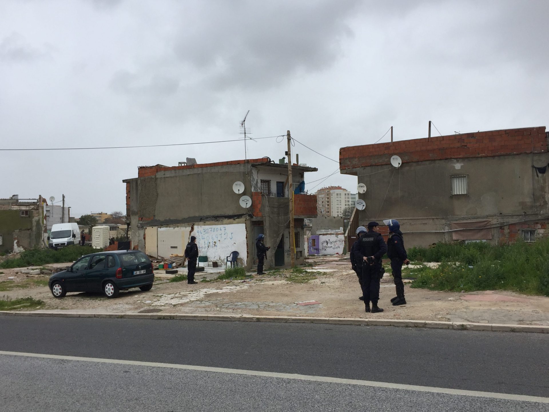 Bairro 6 de Maio. Demolições avançam com o bairro cercado pela polícia