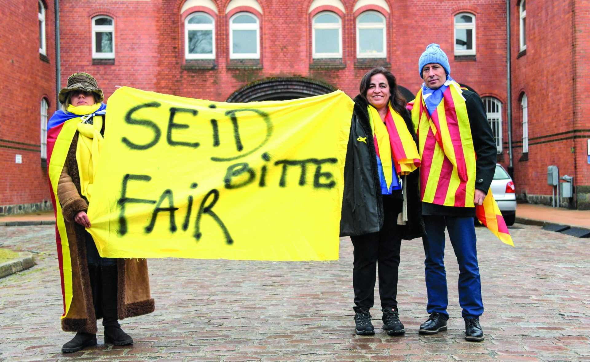 Alemanha. Ministério público pede extradição de Carles Puigdemont