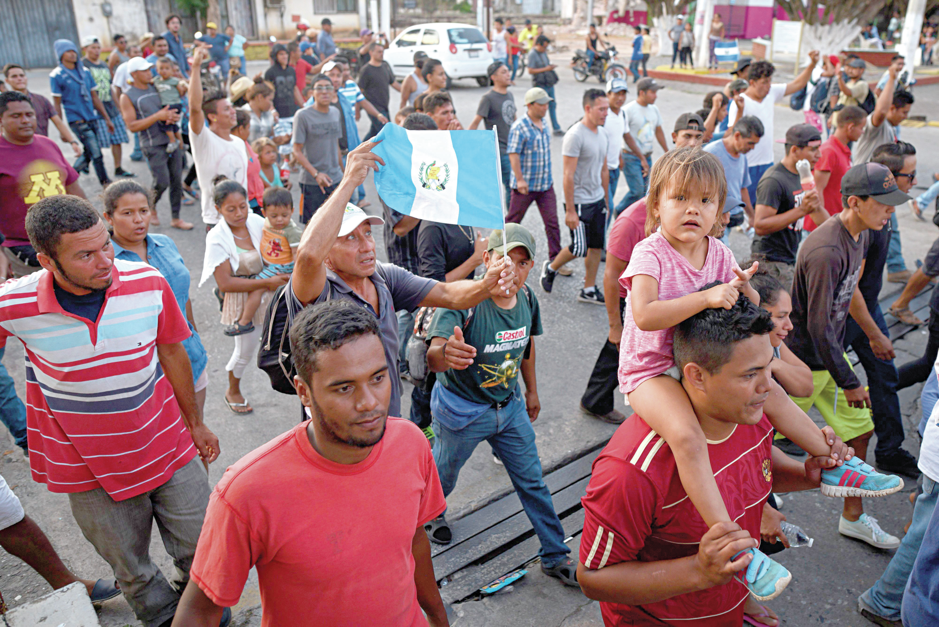 EUA. Trump sacrifica a caravana expiatória