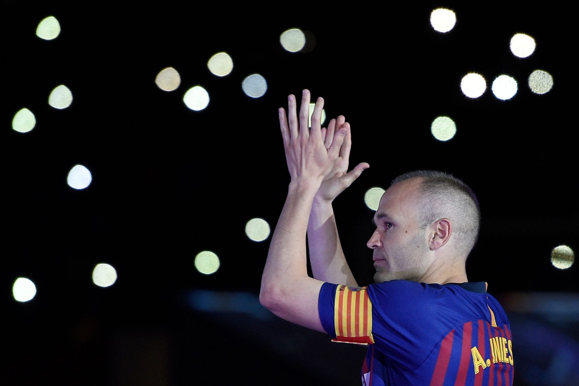 Iniesta confirma onde vai jogar no próximo ano