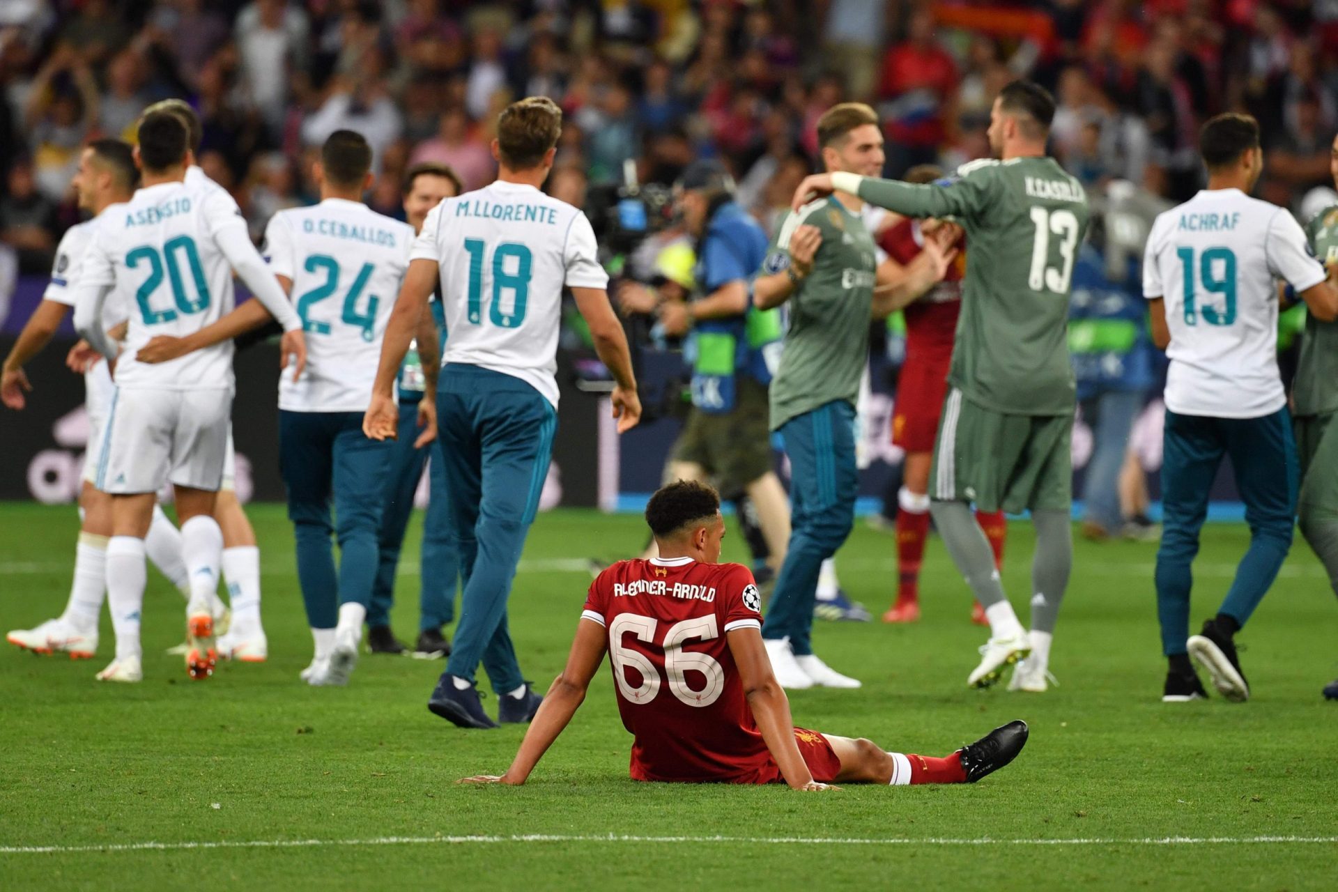 Real Madrid é tricampeão europeu. Loris Karius é uma abantesma