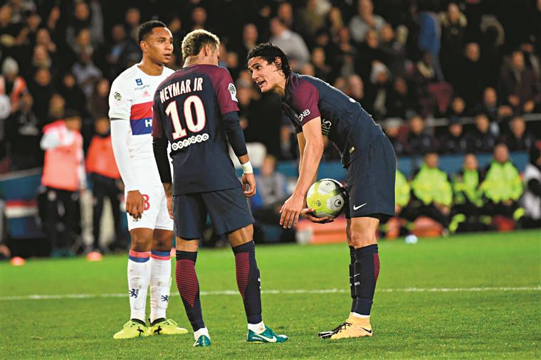 França. Cavani assume “problema” com Neymar