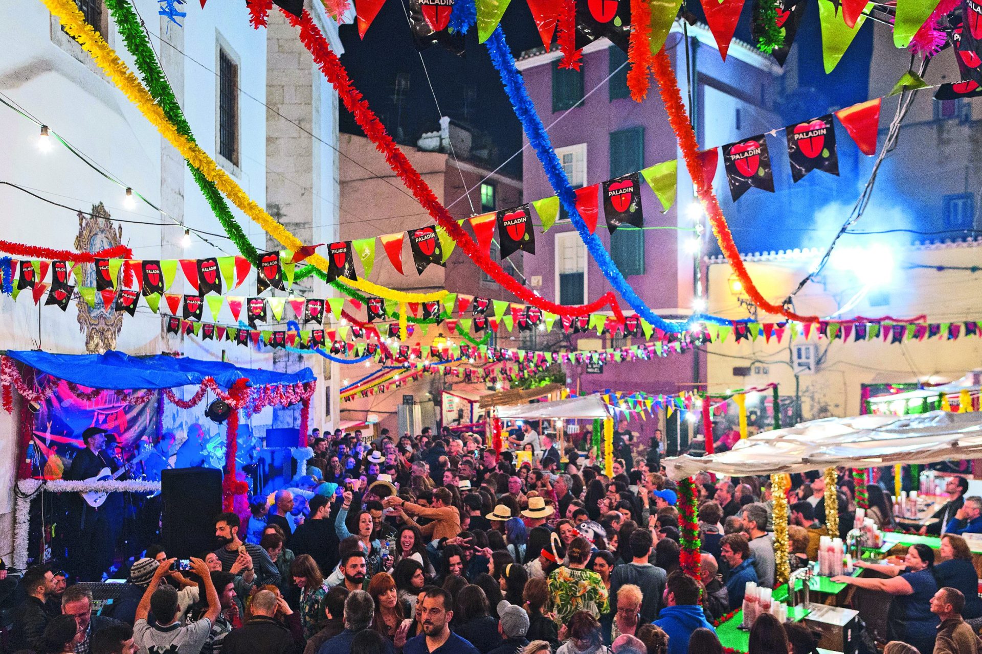 Festas de Lisboa. Turistas e nativos a postos para o arraial