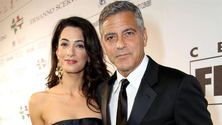 Casal Clooney doa 100 mil dólares às crianças separadas dos pais pelos EUA