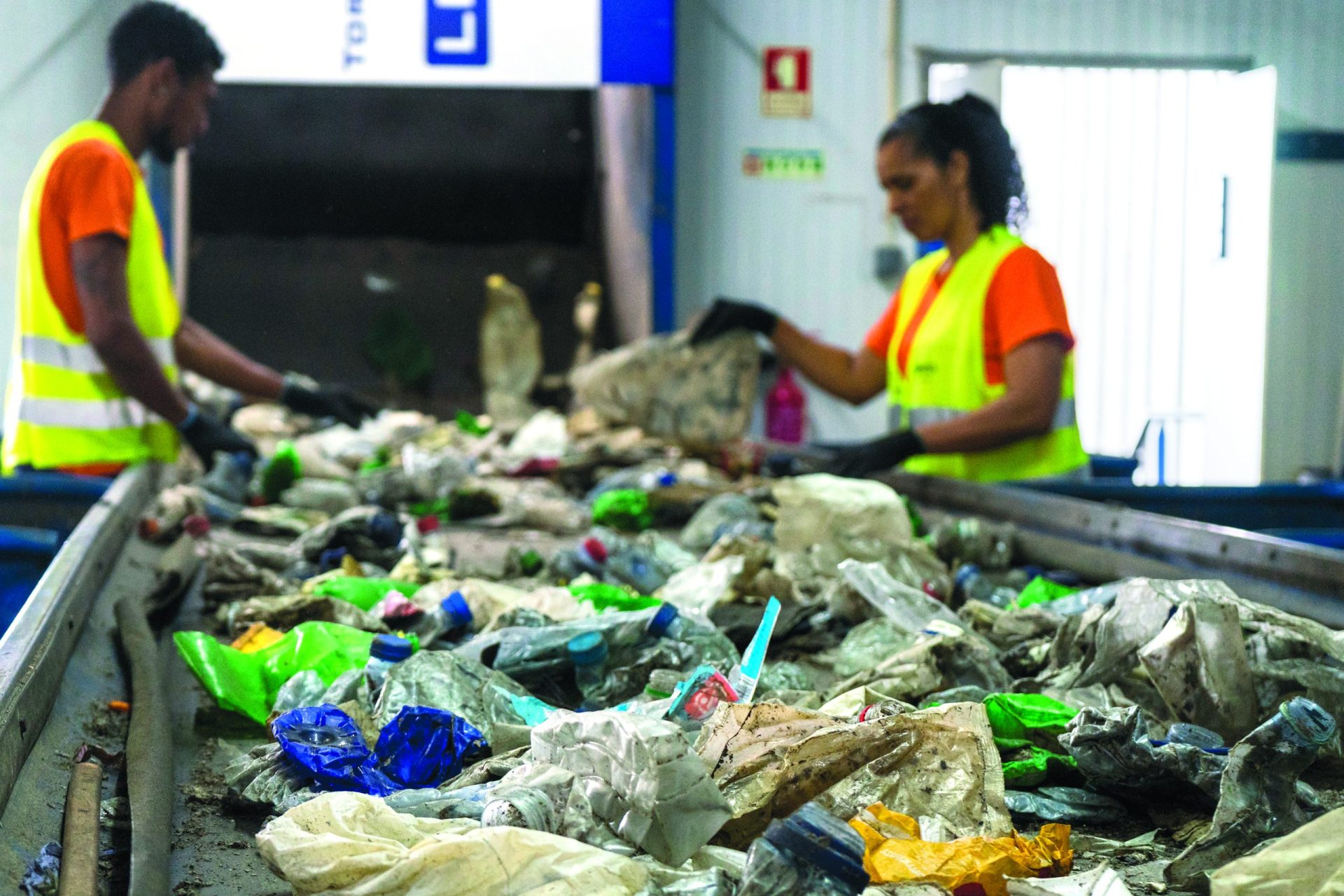 Reciclagem. A história de um pacote de leite que queria ser uma mesa de piquenique