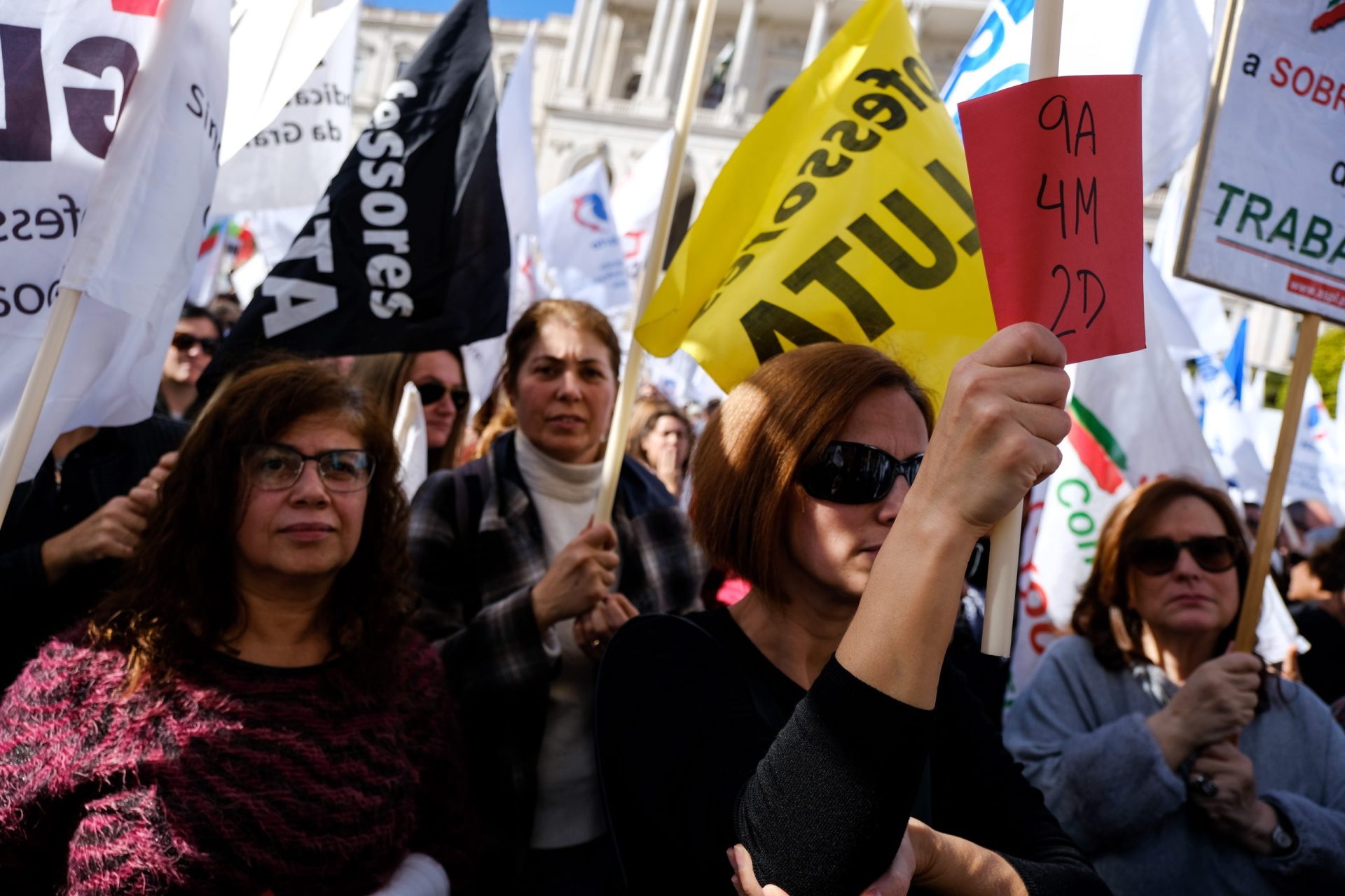 Professores protestam e boicotam serviços mínimos para os conselhos de turma em algumas escolas