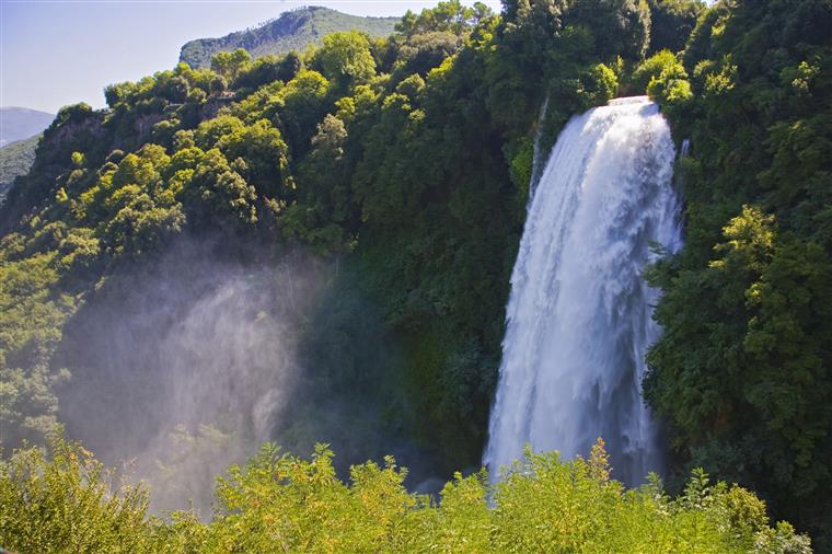 Turistas portuguesas resgatadas de cascata na Tailândia