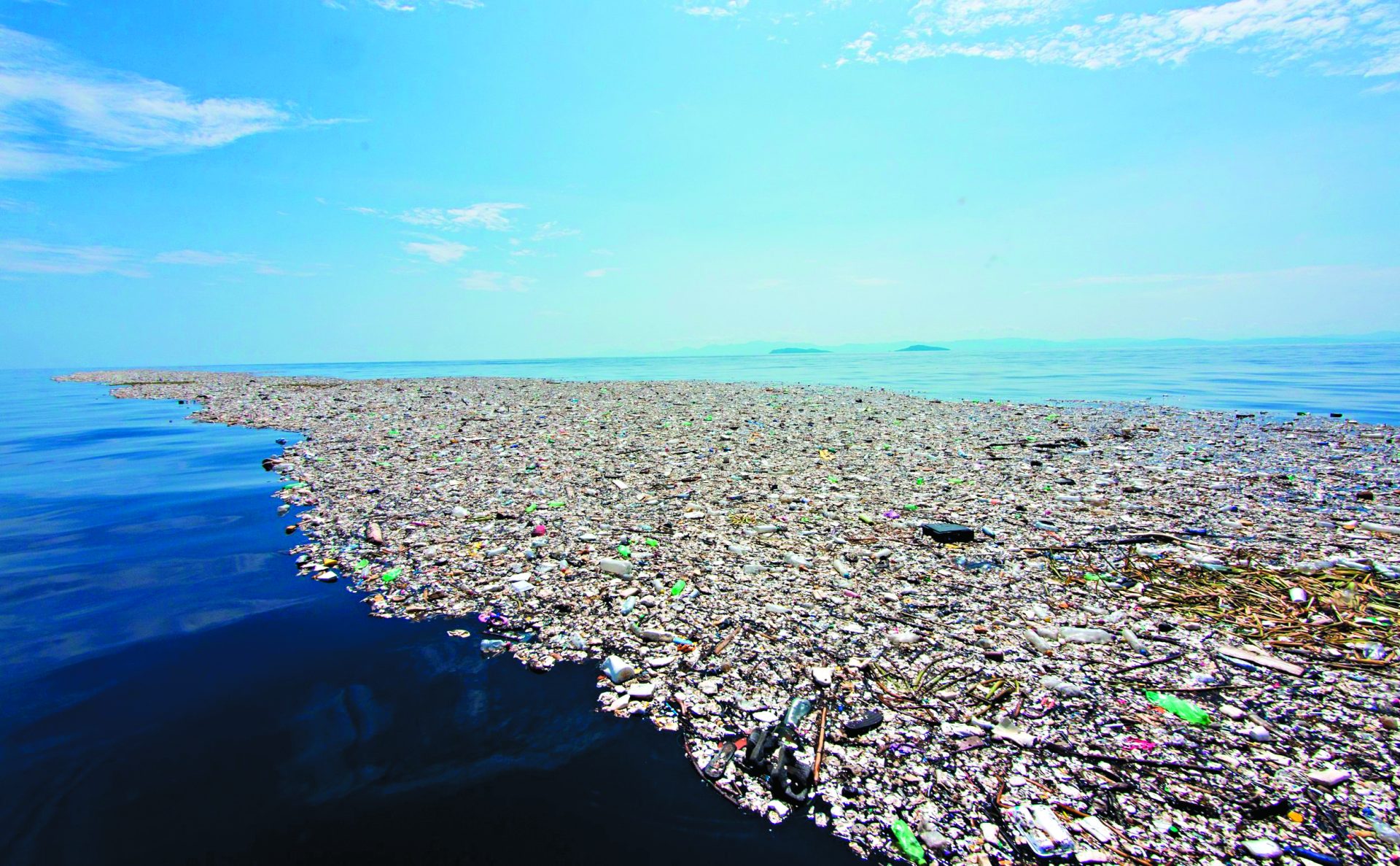 A Ilha de Plástico do Pacífico pode ser a maior, mas também  há plásticos  no Atlântico