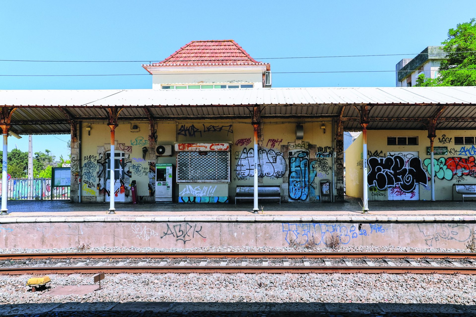 CP. O estado das estações na linha de Cascais | Fotogaleria