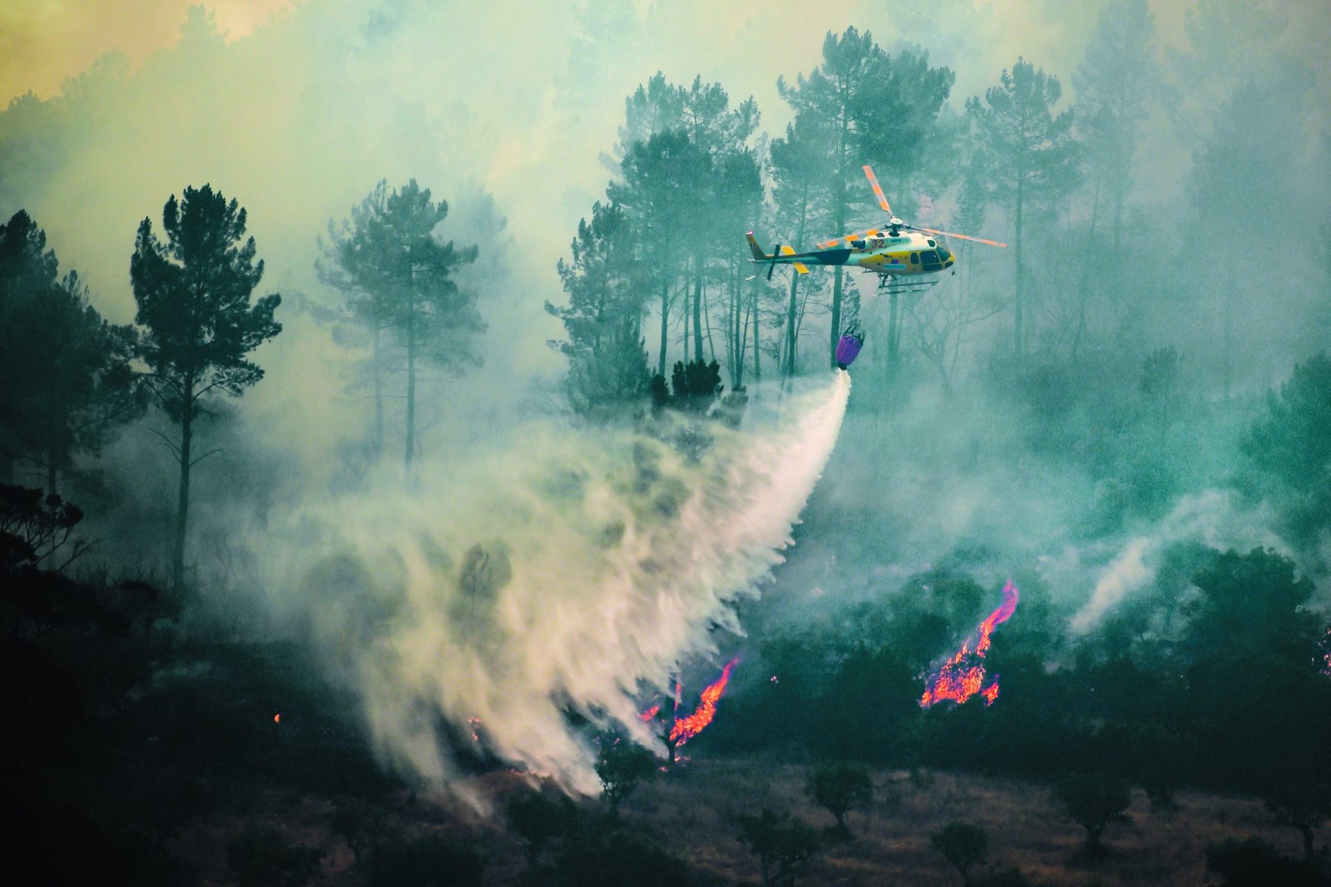 Helicóptero da Proteção Civil avariou no combate ao fogo