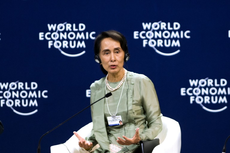 Suu Kyi defende prisão de jornalistas da Reuters