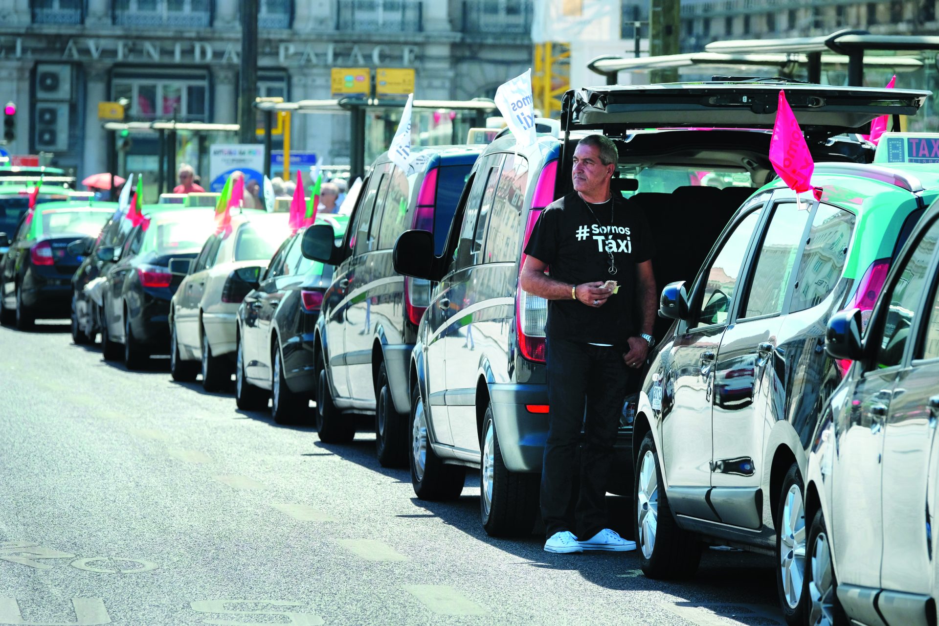 Taxistas. Um protesto silencioso, que exige uma solução para regular a concorrência