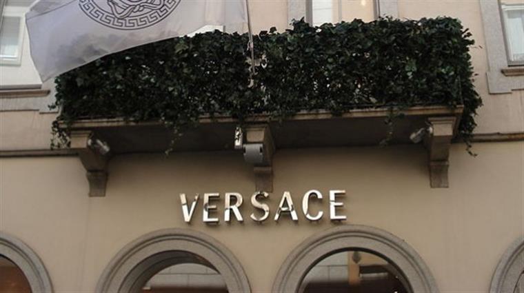 Michael Kors compra Versace