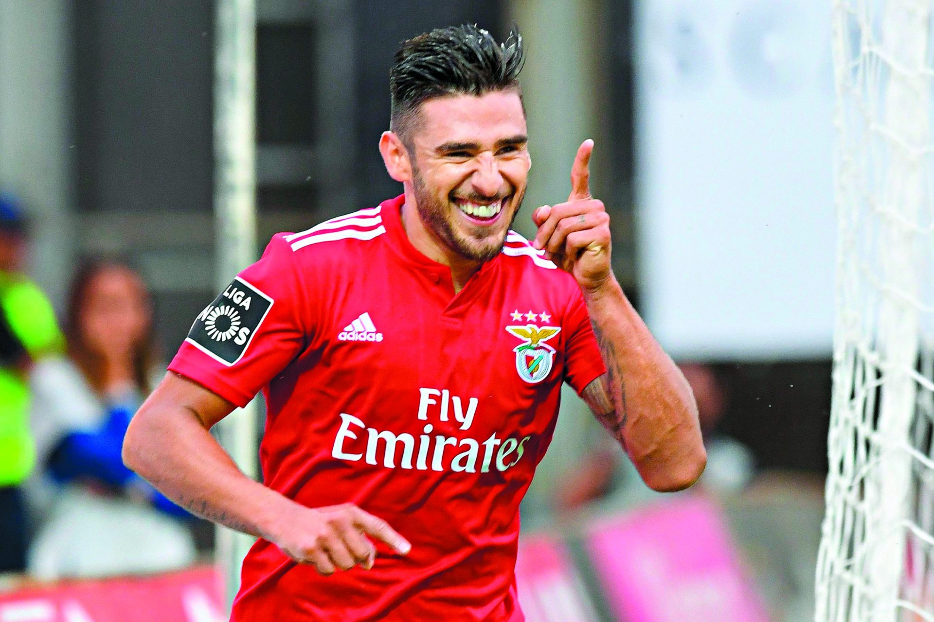 Benfica. Salvio misturou de vermelho o branco e negro Nacional