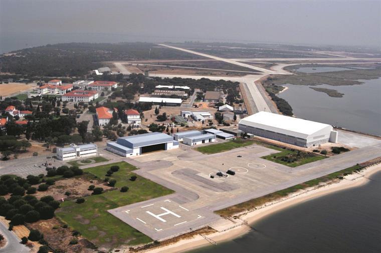 300 protestam contra novo aeroporto no Montijo