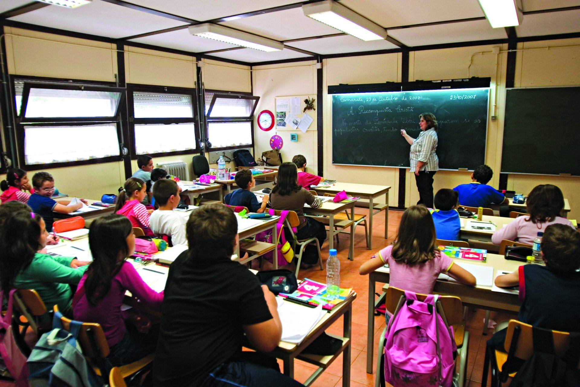 Ministério vai colocar mais professores esta semana