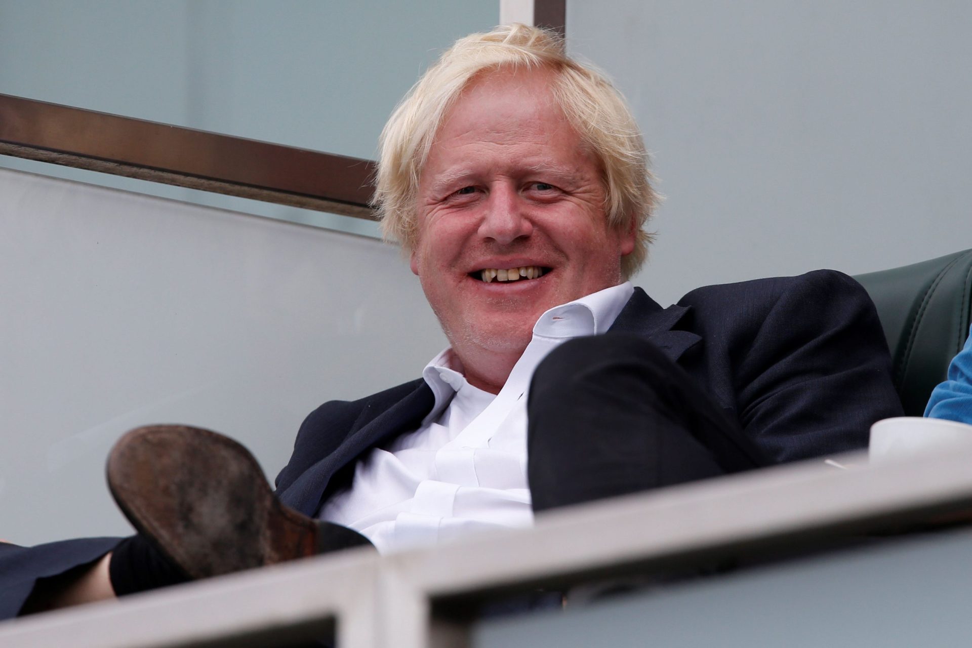 Reino Unido. Boris Johnson adormece em pleno jogo de críquete | VÍDEO