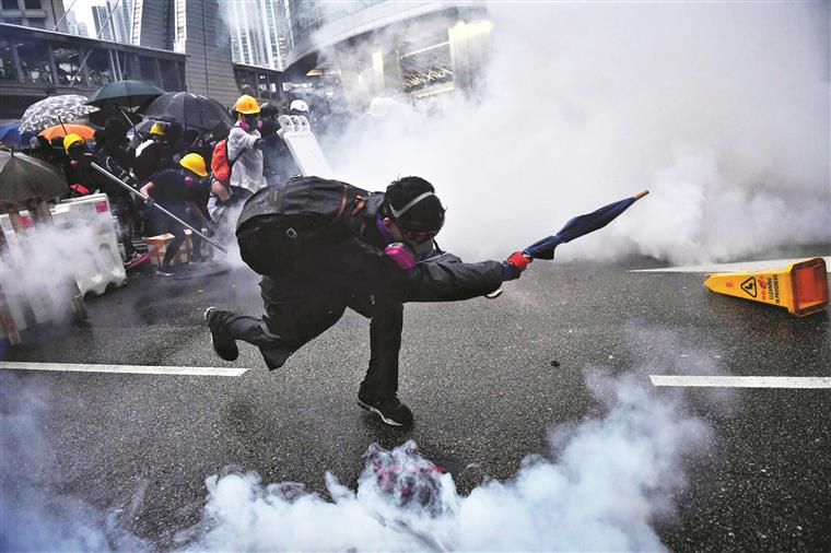 Quase um terço dos detidos nos protestos de Hong Kong são menores