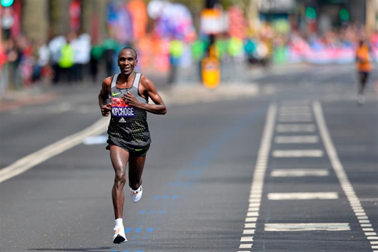 Maratona. Kipchoge fez história… mas não vai contar oficialmente