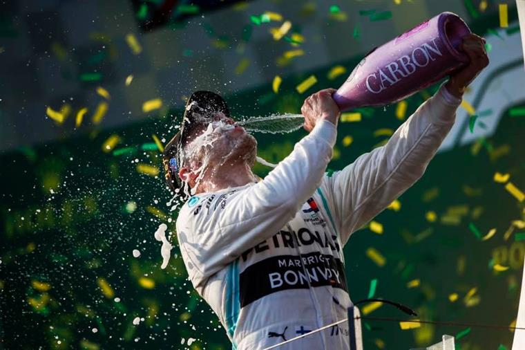 Fórmula 1. Bottas vence no Japão, Mercedes é hexa em Construtores