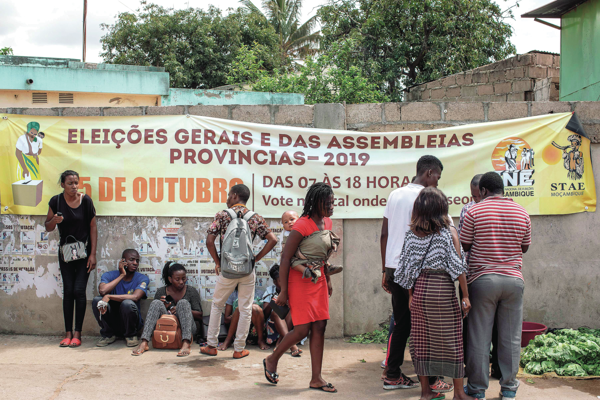 Moçambique vota em clima tenso de troca de acusações